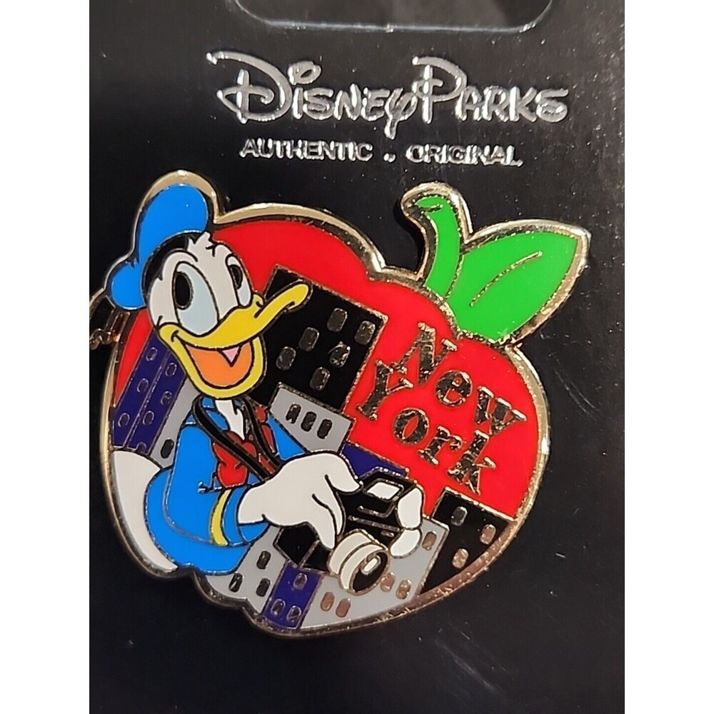 Disney Pin DONALD Times Square NYC Big Apple New York 2010 DS Exclusive 81031